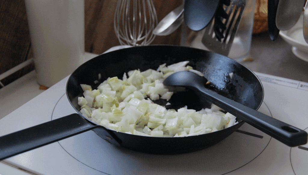 肉まん具材作り